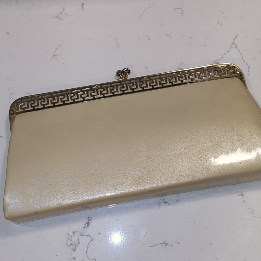 Vintage 1970s tan clutch purse